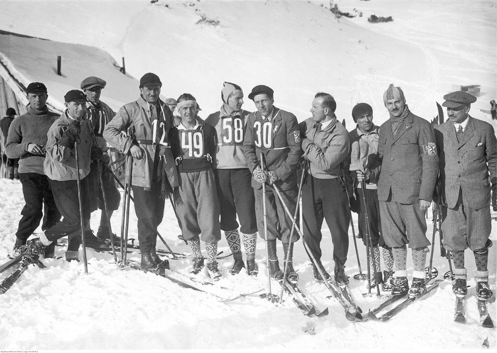 Uczestnicy biegu zjazdowego w Tatrach w lutym 1932 r